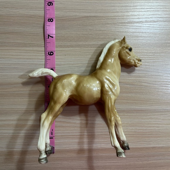 Breyer Traditional Proud Arabian Foal Glossy Palomino Horse Charity Toy Vintage - Picture 8 of 13